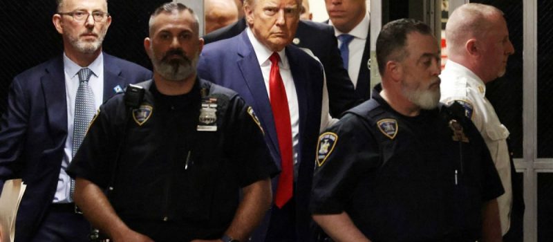 Trump hakim karşısında: Hakkındaki 34 suçlamayı reddetti